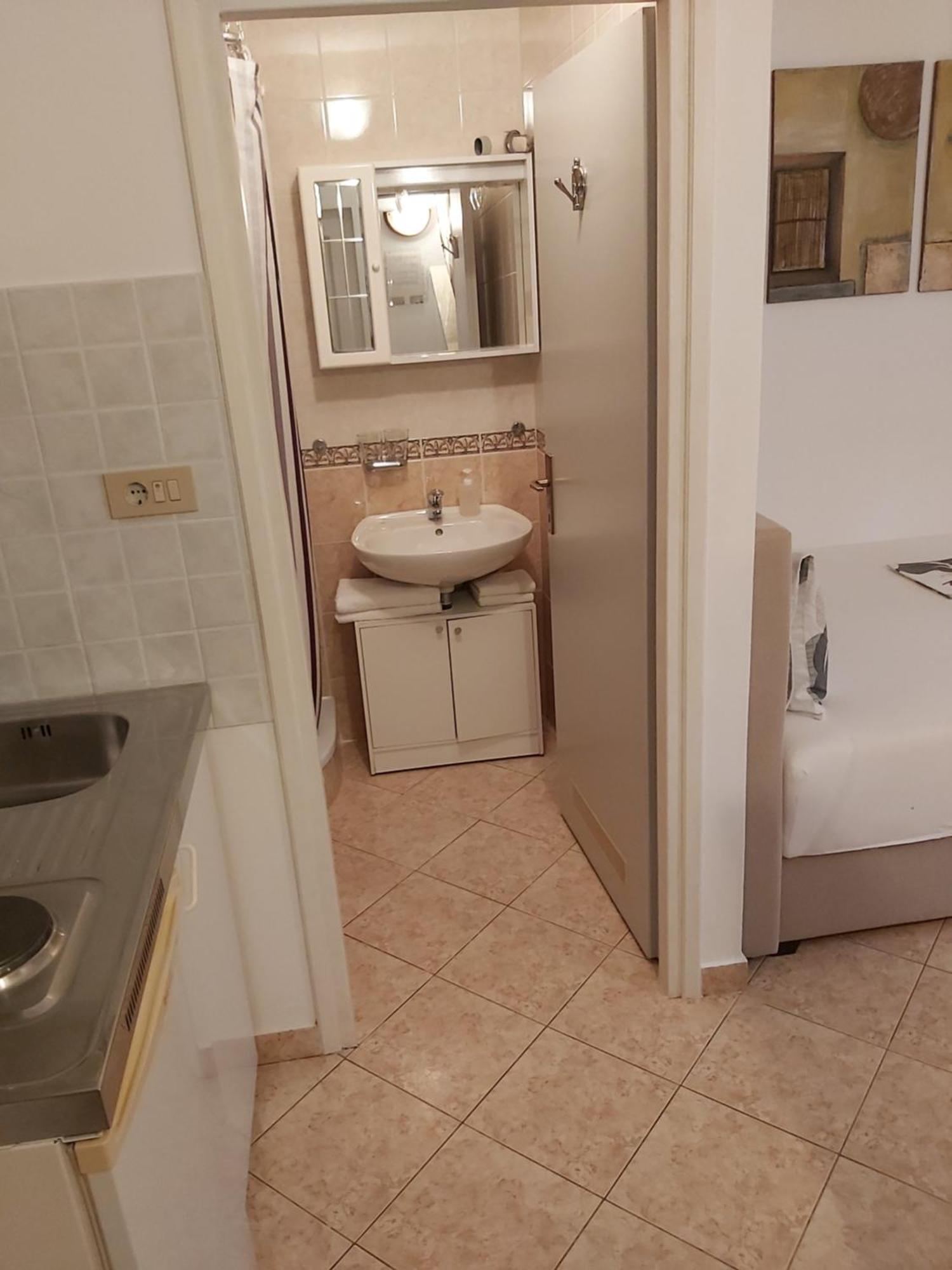 Ferienwohnung Mit 2 Schlafzimmer Oder Studio Apartment - Istrien-Fiorini Holiday home Brtonigla